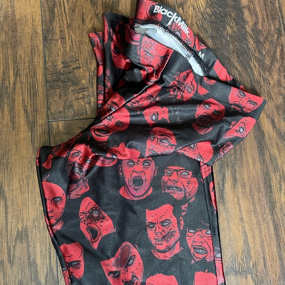 BlackMilk Zombie Red Leggings - Picture 4 of 5